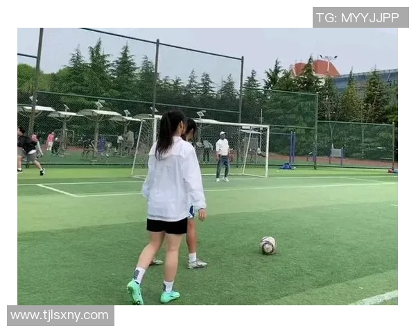 懂球妹真人身份揭秘她背后的故事与足球情缘全解析 懂球妹真人身份揭秘她背后的故事与足球情缘全解析
